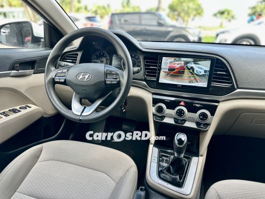 Hyundai Elantra Carros en venta