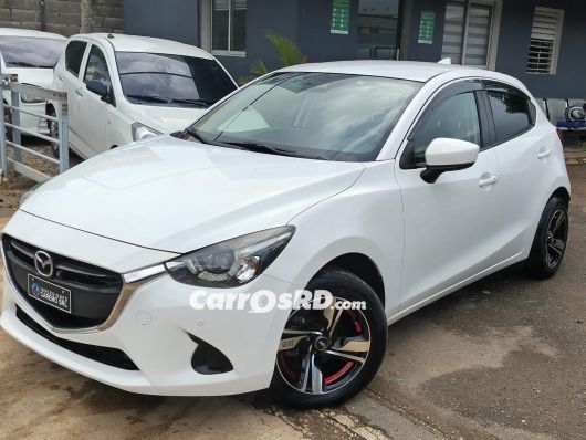 Mazda Demio Carros en venta