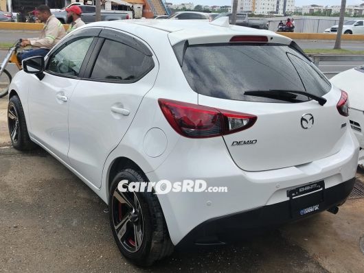 Mazda Demio Carros en venta