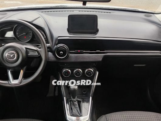 Mazda Demio Carros en venta