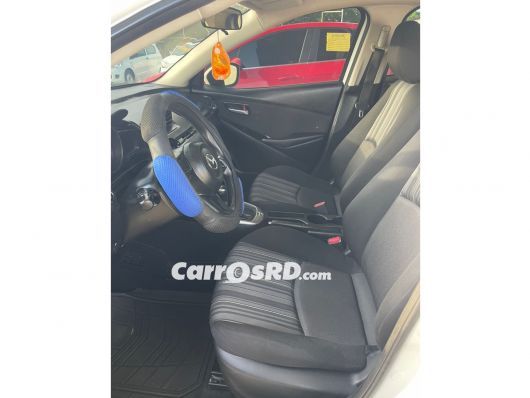 Mazda Demio Carros en venta