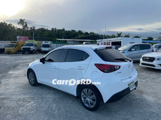 Mazda Demio Carros en venta