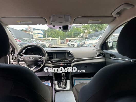 Hyundai Elantra Carros en venta