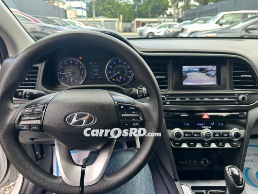 Hyundai Elantra Carros en venta
