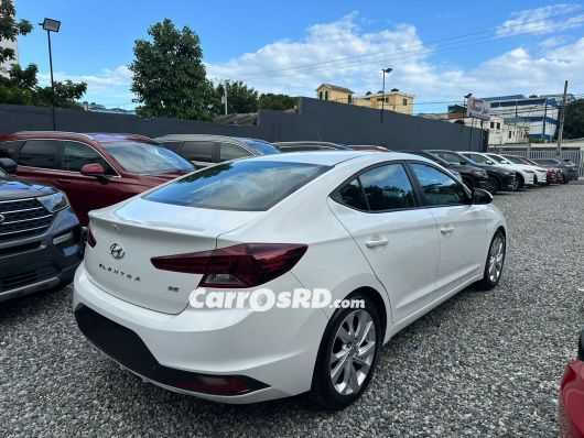 Hyundai Elantra Carros en venta