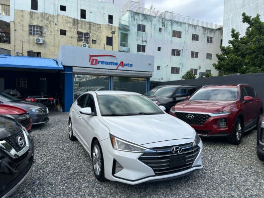 Hyundai Elantra SE en venta