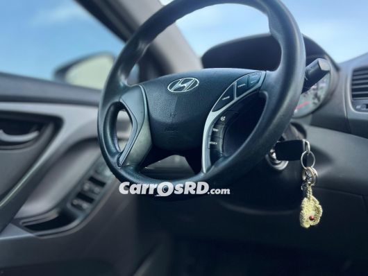 Hyundai Elantra Carros en venta