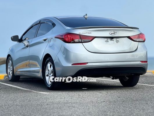 Hyundai Elantra Carros en venta