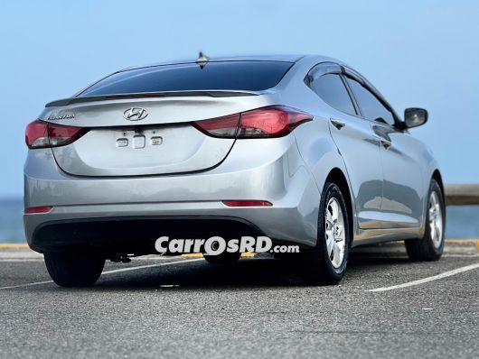Hyundai Elantra Carros en venta
