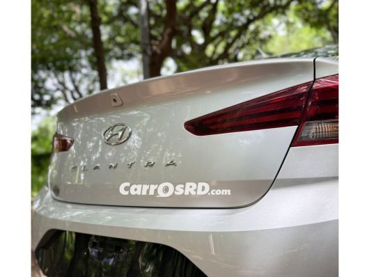 Hyundai Elantra Carros en venta