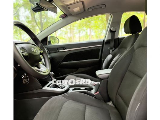 Hyundai Elantra Carros en venta