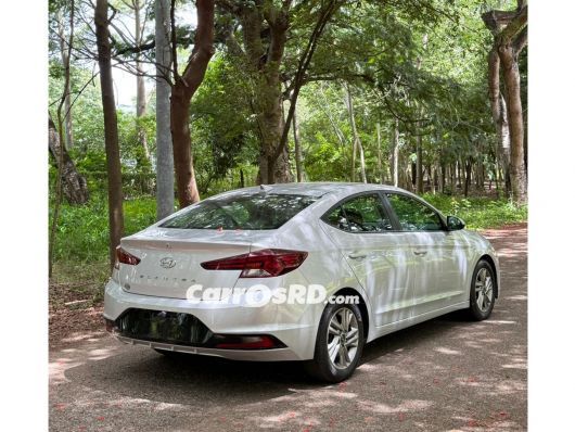 Hyundai Elantra Carros en venta