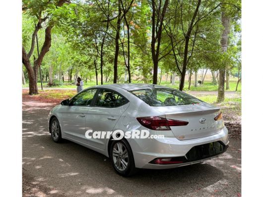 Hyundai Elantra Carros en venta