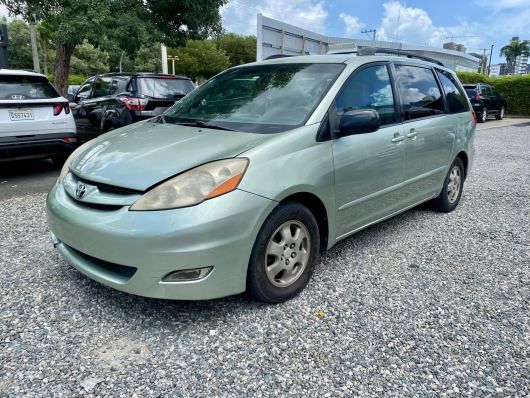 Toyota Sienna LE en venta