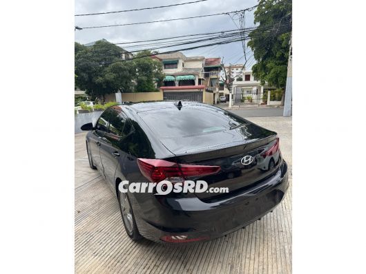 Hyundai Elantra Carros en venta