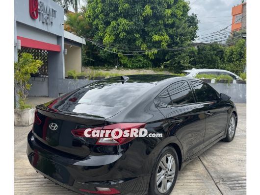 Hyundai Elantra Carros en venta