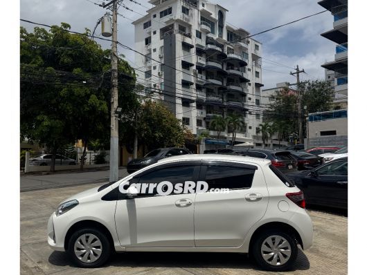 Toyota Vitz Carros en venta