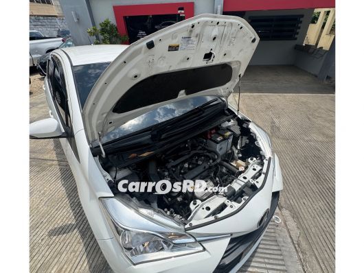 Toyota Vitz Carros en venta