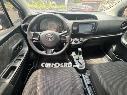 Toyota Vitz Carros en venta