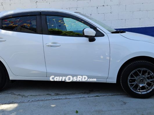 Mazda Demio Carros en venta