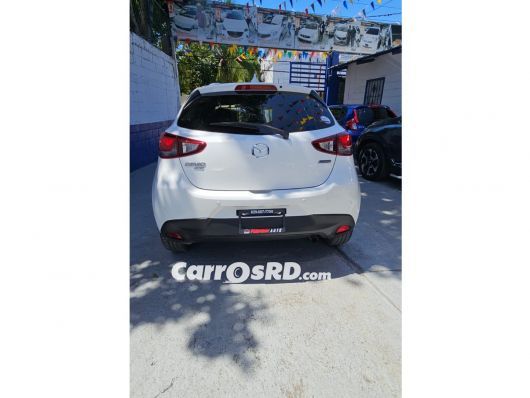 Mazda Demio Carros en venta