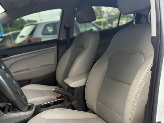 Hyundai Elantra Carros en venta