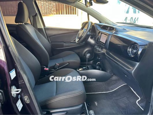 Toyota Vitz Carros en venta