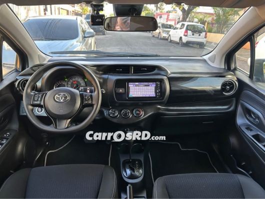 Toyota Vitz Carros en venta