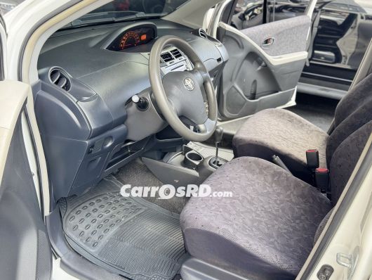 Toyota Vitz Carros en venta