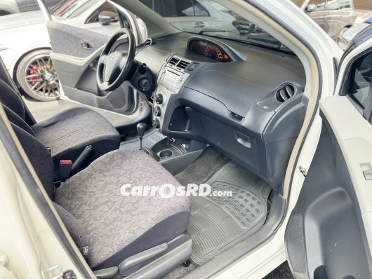 Toyota Vitz Carros en venta