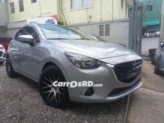 Mazda Demio Carros en venta