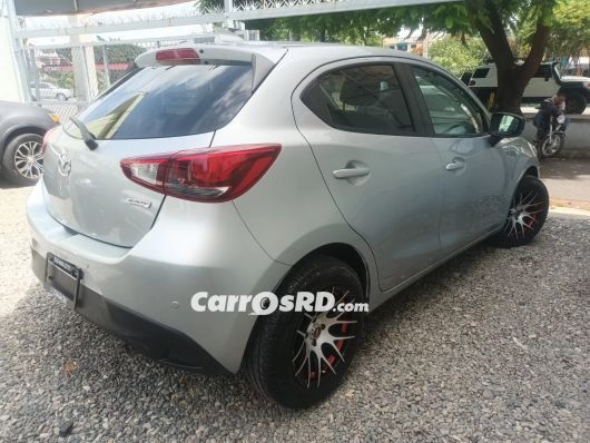 Mazda Demio Carros en venta