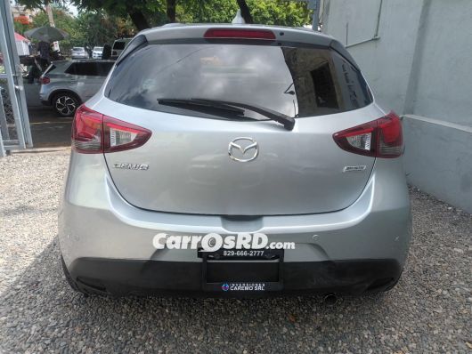 Mazda Demio Carros en venta