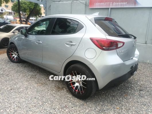 Mazda Demio Carros en venta