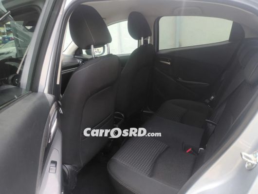 Mazda Demio Carros en venta