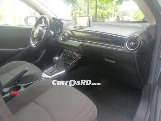 Mazda Demio Carros en venta