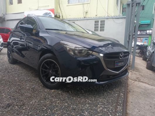 Mazda Demio Carros en venta