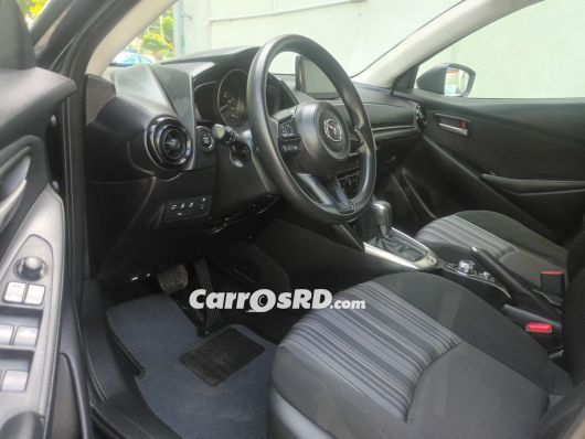 Mazda Demio Carros en venta