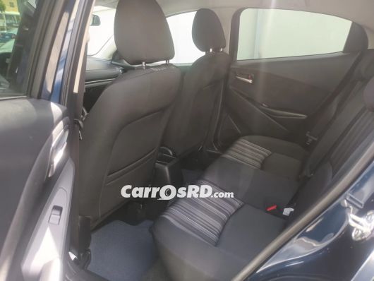 Mazda Demio Carros en venta