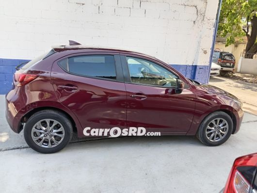 Mazda Demio Carros en venta