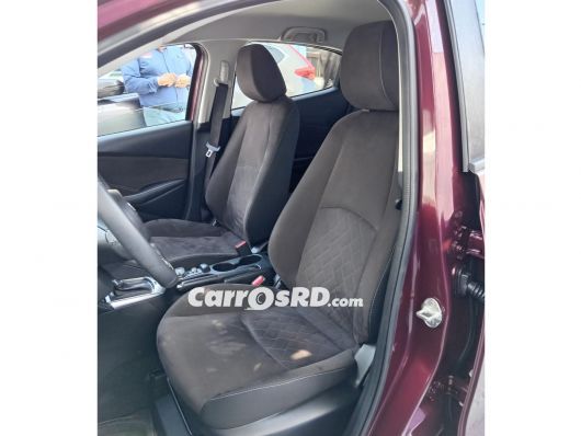 Mazda Demio Carros en venta