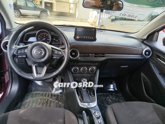 Mazda Demio Carros en venta