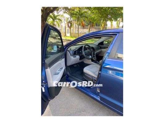 Hyundai Elantra Carros en venta