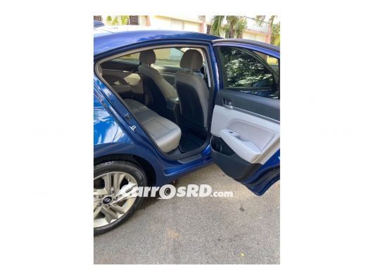 Hyundai Elantra Carros en venta