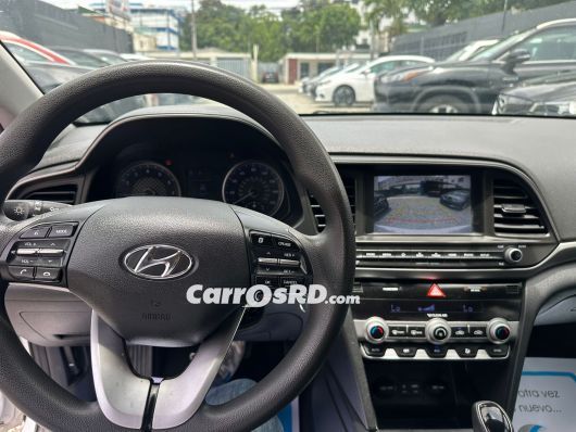 Hyundai Elantra Carros en venta