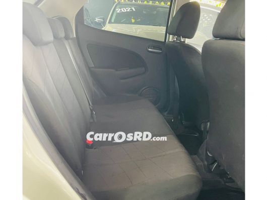 Mazda Demio Carros en venta