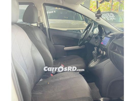 Mazda Demio Carros en venta