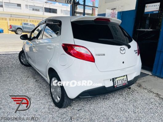 Mazda Demio Carros en venta
