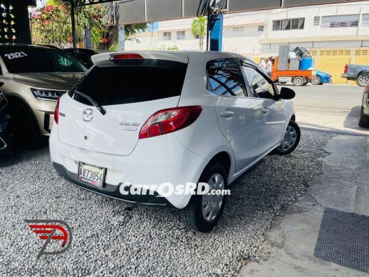 Mazda Demio Carros en venta
