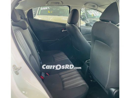 Mazda Demio Carros en venta